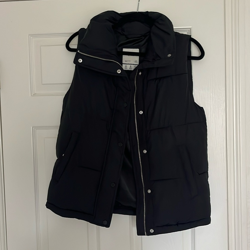 Abercrombie black puffer vest